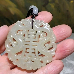 Premium Nephrite warm white light green hue hollowed out carved on both sides double dragons bat and "longevity (寿) Jade pendant (with certificate) 优质和田玉暖白淡绿镂空双面刻双龙蝙蝠小篆体"寿"字吊坠(带证书)