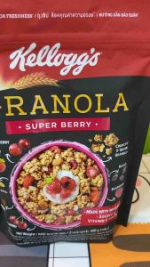 Ngũ cốc ăn sáng Granola Kelloggs với quả mọng nho khô hạnh nhân và hạt bí 220g
