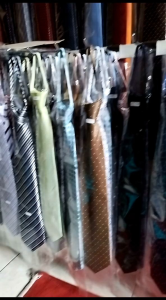 Dasi Instan & Dasi Ritsleting: Pilihan Elegan untuk Acara dan Kantor