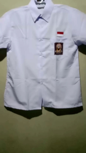 seragam sekolah SMA logo bendera kemeja putih lengan pendek