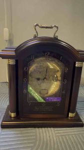 Affordable Antique-style desk clock that functions as a hidden key storage box 25x26 cm 😍👌