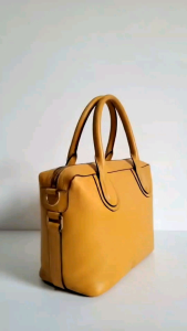 Elegance Mustard Tote – Tote Bag Wanita Kulit Sintetis Premium Desain Stylish Ruang Luas Multifungsi