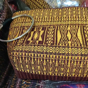 Dompet Wanita Bahan Ulos Batak: Desain Unik & Tahan Lama