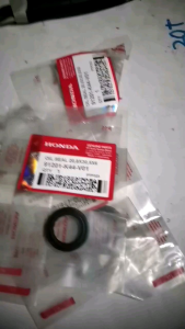 OIL SEAL PRIMARY DRIVE AXLE /SHAFT FOR BEAT BEAT EFI AND ZOOMER X (GENUINE)
