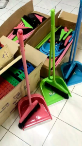 ไม้กวาดพร้อมที่ตักขยะพลาสติก พร้อมใช้งาน ราคาถูก