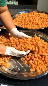 อบด้วยเตาไฟฟ้าโซล่าเซลล์ 200กรัม 100บ ถุง/กระปุก ไม่แช่สารใดๆ หวานธรรมชาติ100% ไม่มีกลิ่นควัน  เพื่อสุขภาพค่ะ คุณต้องลองชิม ลำไยอบแห้ง