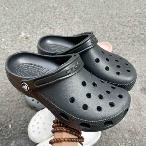 [Hàng nguyên chính hãng] Dép crocs nam nữ màu đen form rộng nên lùi 1 size phù hợp đi chơi đi biển
