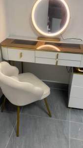 Bàn trang điểm thông minh với đèn led cản biến bàn trang điểm nhập khẩu đẹp sang trọng hiện đại