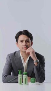 Reglow Facial Wash dengan Cantella Asiatica Extrack