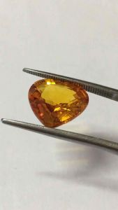 บุษราคัม โคลนนิ่ง 6.7 กะรัต พลอยสังเคราะห์เนื้อแข็ง ทรงหัวใจ เหลี่ยมคมเนื้อสวยจัด ไฟดีม๊าก