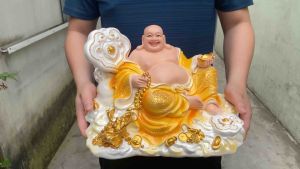 Tượng Phật di lặc ngồi bên gậy như ý kích thước ngang 40cm cao 26cm rộng 25cm