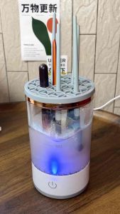 化妆刷清洗器 (1个) Makeup Brush Cleaner #有了这个自动清洗器😍用脏的化妆刷,美妆蛋直接扔里面清洗✨.省时省力又省心❤️#化妆刷清洗器#女生必备🌈。