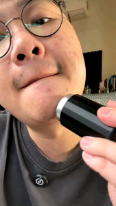 KONIKI Trimmer Shaver Elektrik Mini dengan Baterai 500mAh dan Motor Cepat 8000 RPM IPX7 Tahan Air 3D Floating Blades - Warna Merah