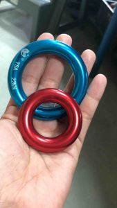 วงแหวนอลูมิเนียม 22 kn ตัวยึดต่อเชือกสำหรับปีนผ้า ต้นไม้ สำหรับการบริหาร การผลิต งานบนที่สูงราคาถูก