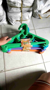 hanger gepeng juwita 1pak 1lsn