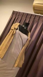 เดรสกระโปรงทรงเข้ารูป สีเทา ใส่แมทชุดได้ & เดรสกระโปรงลายเสือ ทรงเอ ผ่าหน้า (งานมือสอง)