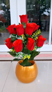 BUKET MAWAR BELUDRU KUNCUP ISI 12 KUNTUM DENGAN POT BOLA D15