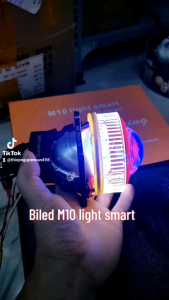 Đèn pha led M10 V4 light smart MA Racing có tâm pha vàng.