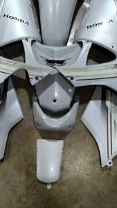 ชุดสีwave125iไฟเลี้ยวบังลมสีขาว (w125i เก่า)สีขาว เฟรมเวฟ125iเก่า เฟรม125sบังลมไฟเลี้ยวบังลม แฟริ่ง125i