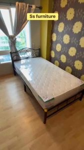 SSFurniture เตียงเหล็ก 3.5 ฟุต พร้อมที่นอน หนา 8 นิ้ว แถมหมอนหนุนใบใหญ่ 1 ใบ (สอบถามค่าส่งก่อนกดสั่ง ซื้อสินค้าด้วยนะครับ)