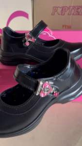 POPTEEN ป๊อบทีน รุ่นใหม่ล่าสุด 2024 รหัส PT99 มาพร้อมกับหัวใจตุ๊งติ๊ง สุดน่ารัก รองเท้านักเรียนหญิง รองเท้าหนังดำ PVC มีขนาด 30-42