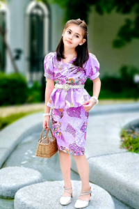 ชุดไทยเด็กพื้นเมืองผ้าปาเต๊ะสั้น เซต 3 ชิ้น เสื้อ+กระโปรง+กิ๊บโบว์