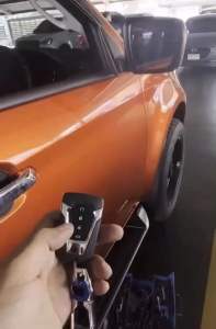 กล่องพับกระจกมองข้างพับอัตโนมัติ ตอนกดรีโมทปลั๊กตรงรุ่นisuzu D-Max mu-x ปี 2020 -2024