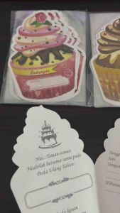 Undangan Ulang Tahun Model Cup Cake (1 pak isi 8 pc)