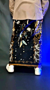 SARUNG BATIK TERBARU MOTIF KATUN JOYO NINGRAT BAHAN KAIN KATUN SUPER GRADE A MOTIF KEKINIAN Pria Dewasa Printing Muslim Santri Pekalongan Hitam