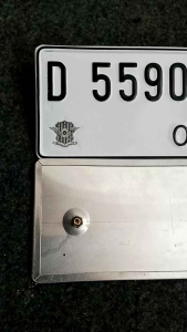 Plat nomor motor dobel plat baut tanam