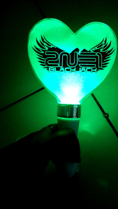 LIGHTSTICK GLOWSTICK PENSTICK LED STICK PARTY LED LUMIACE ONE JKT 48 & KPOP WOTAGEI ANEKA WARNA PALING MURAH TERMURAH KONSER KETERANGAN PRODUK Handle: PUTIH Panjang: 25 cm - 21 cm Lebar: 3 cm - 12 cm Warna: 15 warna LED Sudah termasuk baterai 3 pcs