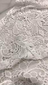 Vải Ren chỉ màu Trắng chân 2 biên(khổ1m25)dày vừa mềm_may đầm váyáo kiểuchân váysét thiết kế...thời trang