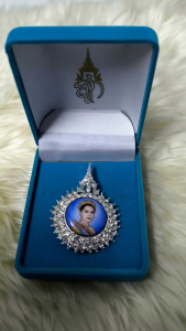 เข็มกลัดที่ระลึก พระพันปีหลวง เข็มกลัดล้อมเพชร งานคุณภาพ #พร้อมกล่อง# 3in1 เป็นล็อกเก็ต จี้ห้อยคอ เข็มกลัดติดเสื้อ