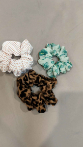 1 cái Cột tóc scrunchies phong cách cá tính cho bạn nữ.