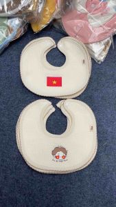 ☘️Yếm Win xô trần viền hình em bé Việt Nam hình cờ đỏ sao vàng chất vải xô mềm mại cho bé