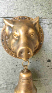 Bel Lonceng Pintu Rumah Kuningan Antik Motif Babi 1 Pcs