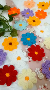 โครเชต์ดอกเดซี่แปดกลีบ ขนาด6ซม สำหรับงานDIY ทำจากไหม4พาย สีสดใส สำหรับตกแต่งชิ้นงานแฮนด์เมด อื่นๆ