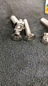 อารัตน์นอตซิ่ง น็อตยึดปิดกันตก Lead สแตนเลส ขัดเงา มี3ลาย ราคาต่อ 1ชุด มี 3ตัว