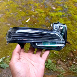 lampu sen spion FORTUNER VRZ HILUX INNOVA REBORN ORIGINAL LAMPU SPION REBORN ORIGINAL