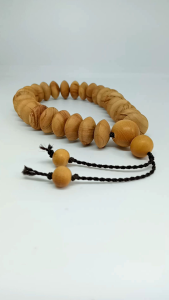 Gelang Kayu Cendana Wangi Motif Pipih Benang Tarik H368