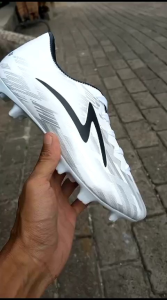 Sepatu Olahraga Anak Kualitas Tinggi & Spek Infinity Putih