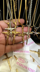 terlaris titanium emas~kalung salib yesuf motif Pria dan wanita antikarat atau luntur liontin kotak baja