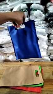 (Isi 20pcs) Tas Kain Spundbond Goodie Bag Oval 20x26 /Tas Kain Belanja/Tas Sovenir Ultahbuku tulis