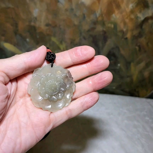 Nephrite light green smoky lavender Flower pendant (with certificate) 和田玉淡青烟紫花开富貴吊坠(带证书)