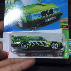 Diecast Hotwheels volvo 240 Drift wagon