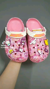 (Tặng 10 Sticker)Dép Sục Crocs Classic Kitty Màu Hồng+Mix Sẵn Sticker Cho Bé Gái. Hàng Xuất Cao Cấp. Nhựa Không Mùi. Chất Mềm. Êm Chân.