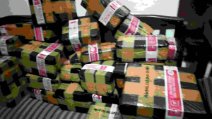 BUNGKUS (merupakan material tambahan pengemasan  terdiri dari Dus bublewarp lakban fragile) untuk keamanan lebih paket anda