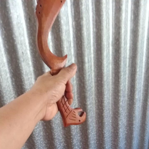 Kerajinan kayu kujang hiasan dinding panjang 25-30cm