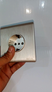 MEVAL Stop Kontak Saklar dan Soket Minimalist - Gold Hairline