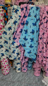 ผ้าเมตร ลายสติซ ดิสนีย์ น่ารัก จัดชิ้นยาวได้ มินิมอล ลายการ์ตูน ผ้าคอตตอลผสม ถ่ายพร็อพ ฉาก ผ้าปู ปูโต๊ะ หน้ากว้าง 110-115 cm